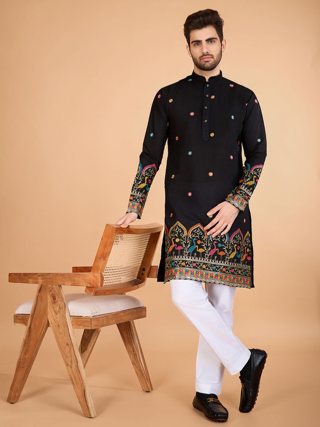 

ODETTE Ethnic Motifs Embroidered Straight Kurta, Black