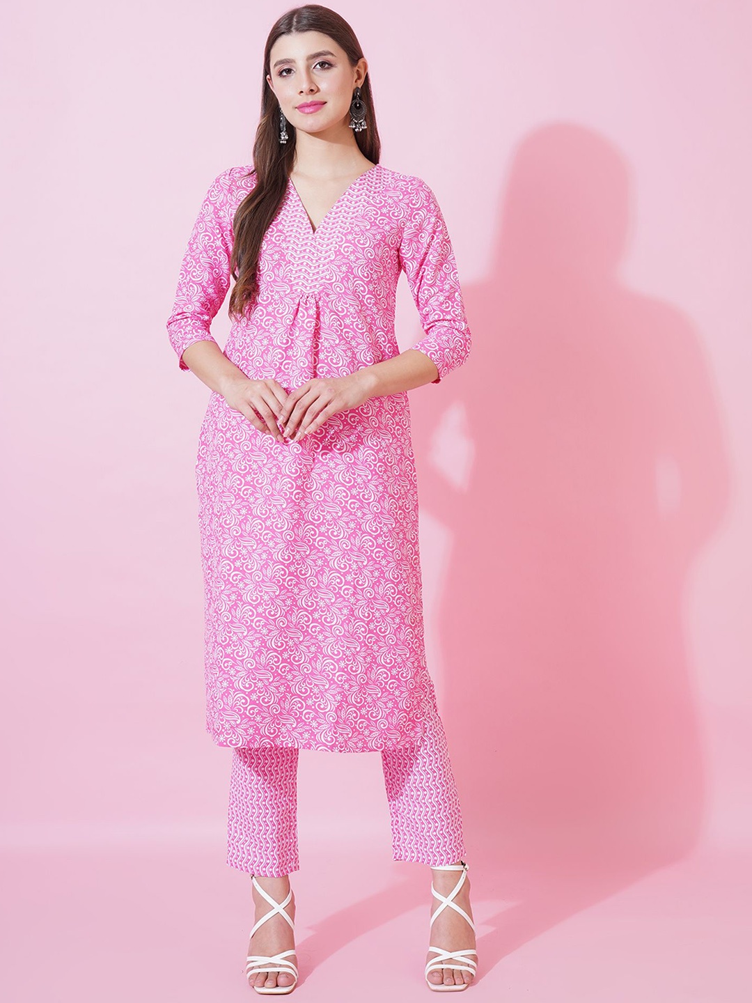 

SANTOPERA DESIGNER Floral Printed V-Neck Straight Kurta With Trousers, Pink