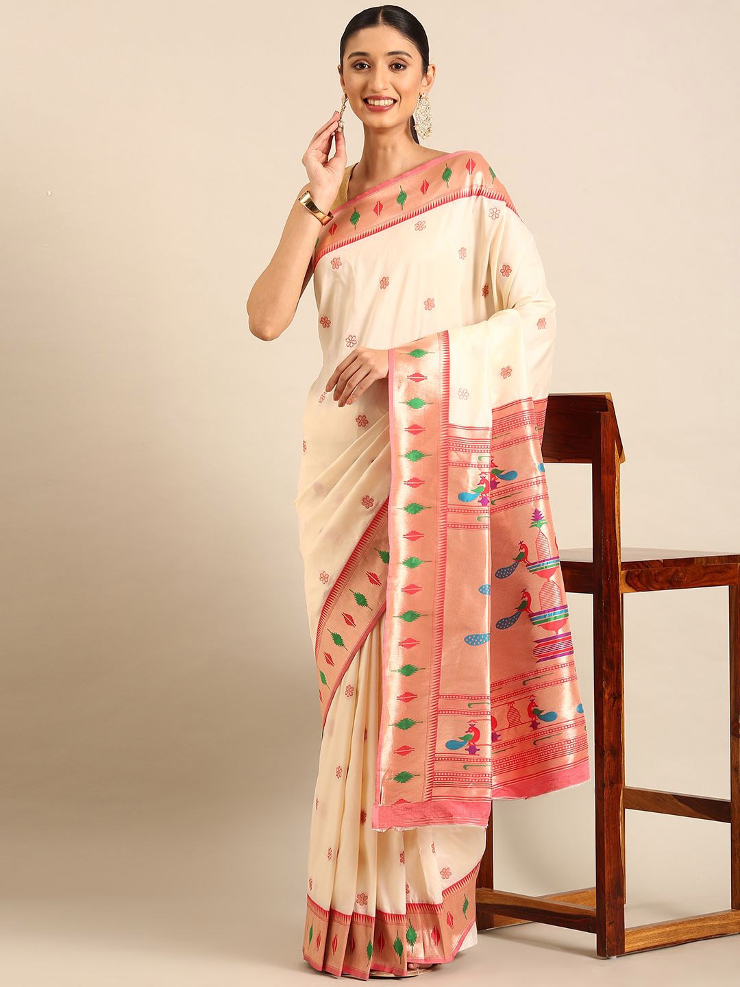 

DIVASTRI Woven Design Zari Silk Blend Paithani Saree, White