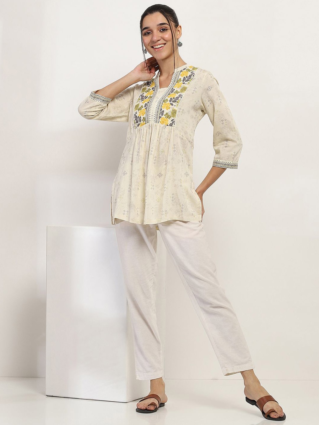 

Rangriti Floral Embroidered Mandarin Collar Neck Tunic, Olive