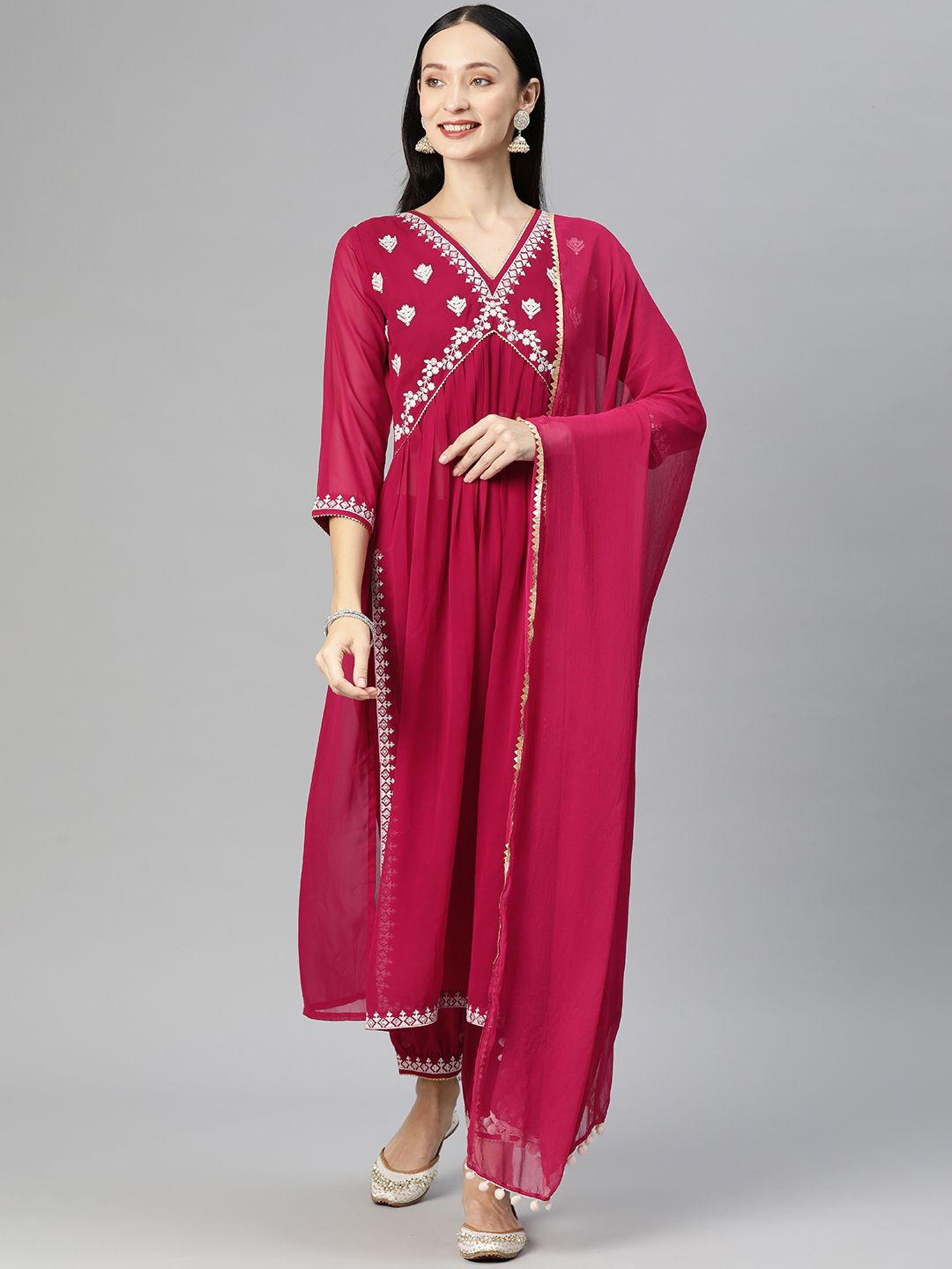 

DIVASTRI Floral Embroidered V Neck Georgette Kurta With Trousers & Dupatta, Pink