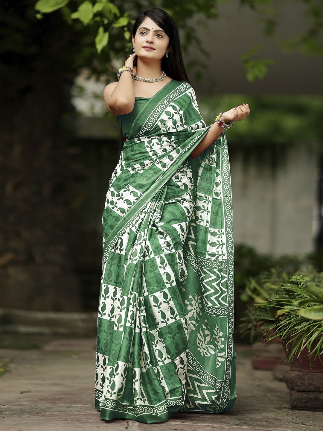 

Anouk Rustic Paisley Bagru Saree, Green