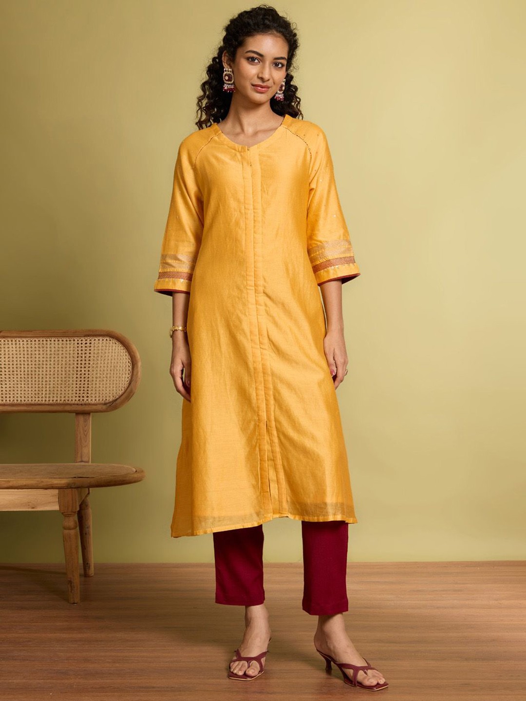

Taneira Round Neck Pure Silk Cotton Sequinned Straight Kurta, Yellow