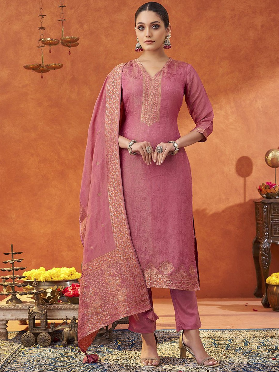 

HRITIKA Women Regular Kurta with Trousers & With Dupatta, Pink