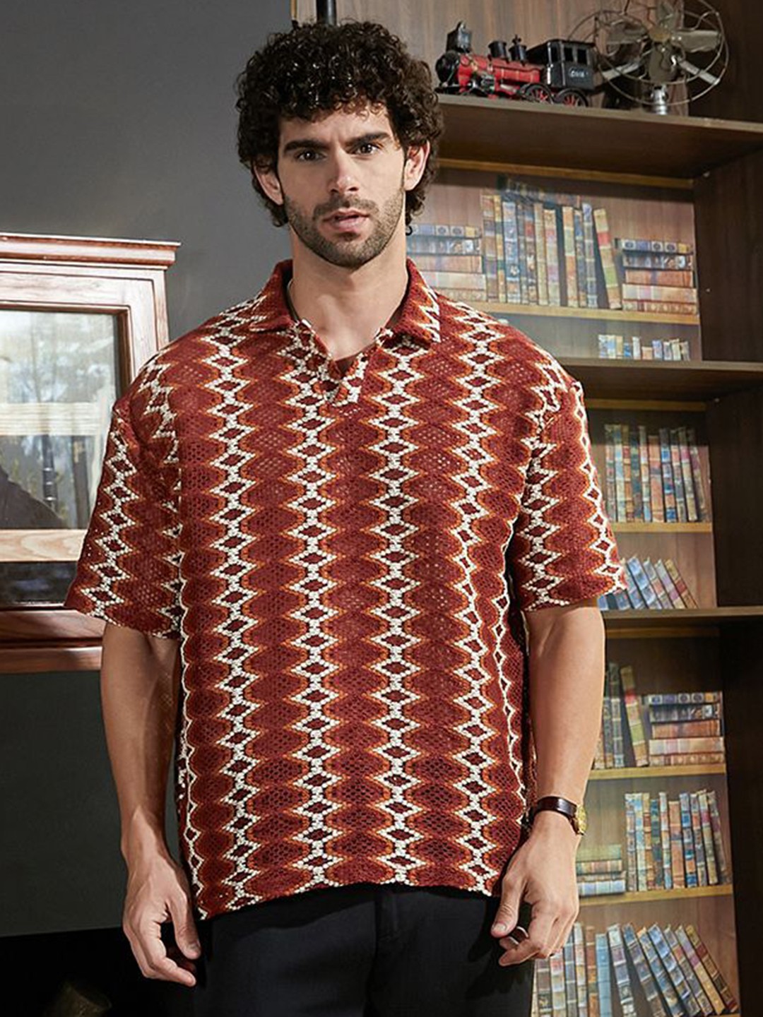 

Campus Sutra Men Polo Collar Pockets T-shirt, Brown