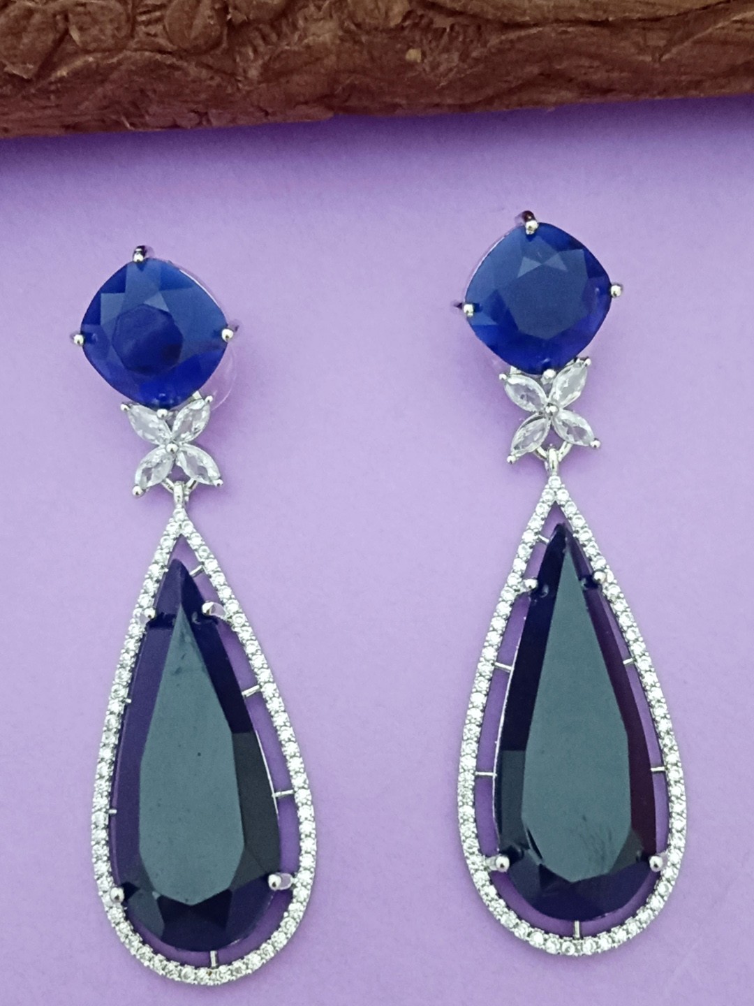

EVY Silver-Plated Cubic Zirconia Studded Teardrop Shaped Drop Earrings