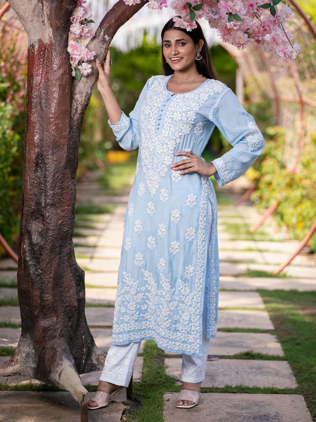 

Club Loom Floral Embroidered Round Neck Chikankari Pure Cotton Straight Kurta, Blue