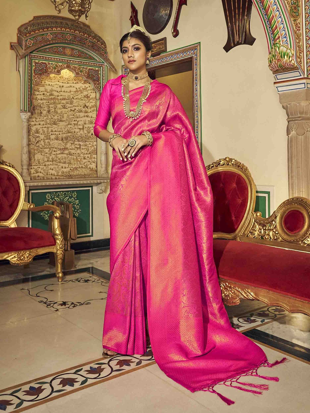 

Mitera Woven Design Zari Silk Blend Kanjeevaram Saree, Magenta