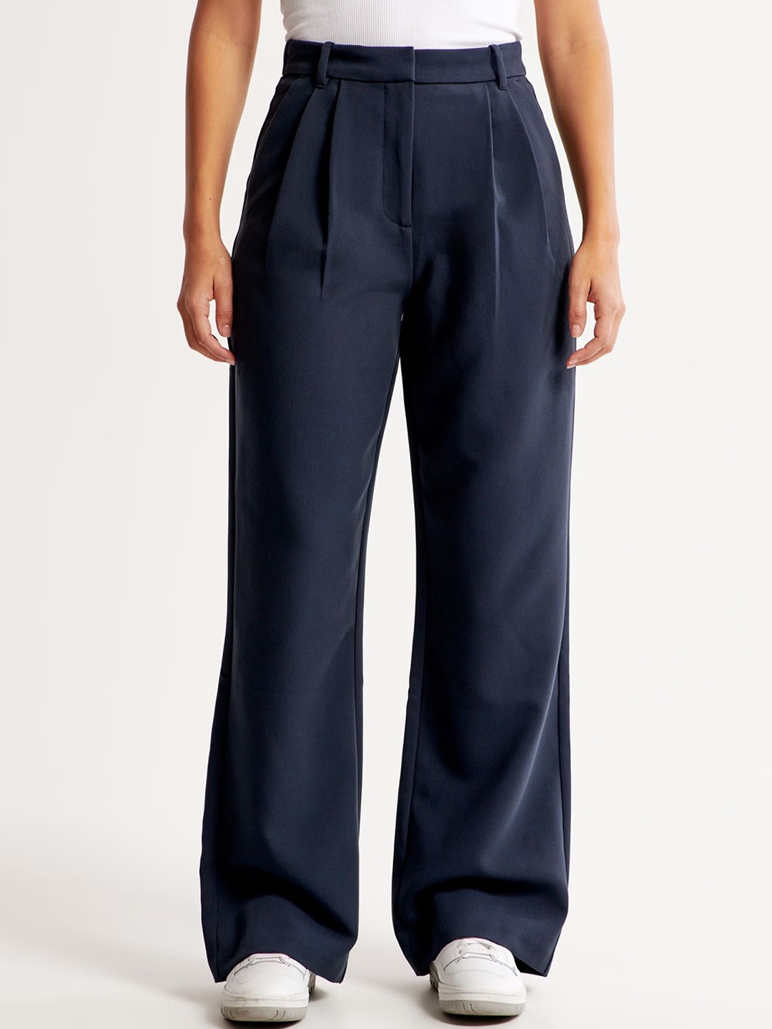 

FNOCKS Women Ultra Flared High-Rise Pleated Trousers, Navy blue