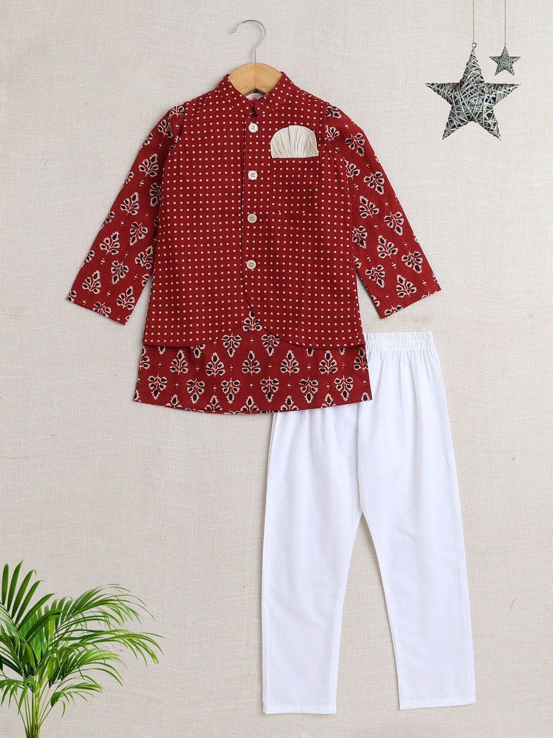 

The Magic Wand Boys Floral Printed Regular Pure Cotton Kurta with Pyjamas, Maroon