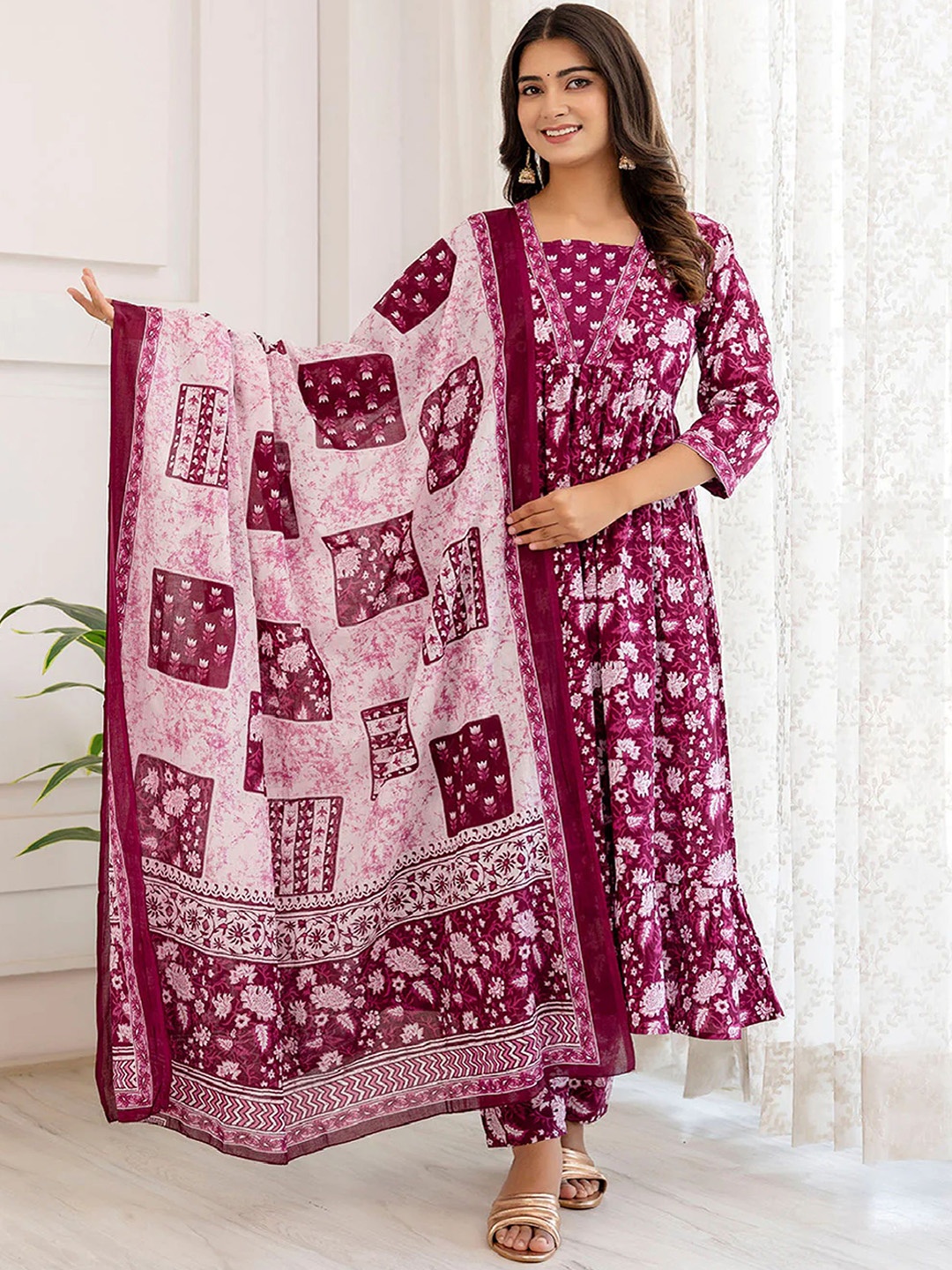 

Fashion2wear Floral Printed Pleated V-Neck Anarkali Kurta With Trousers & Dupatta, Maroon