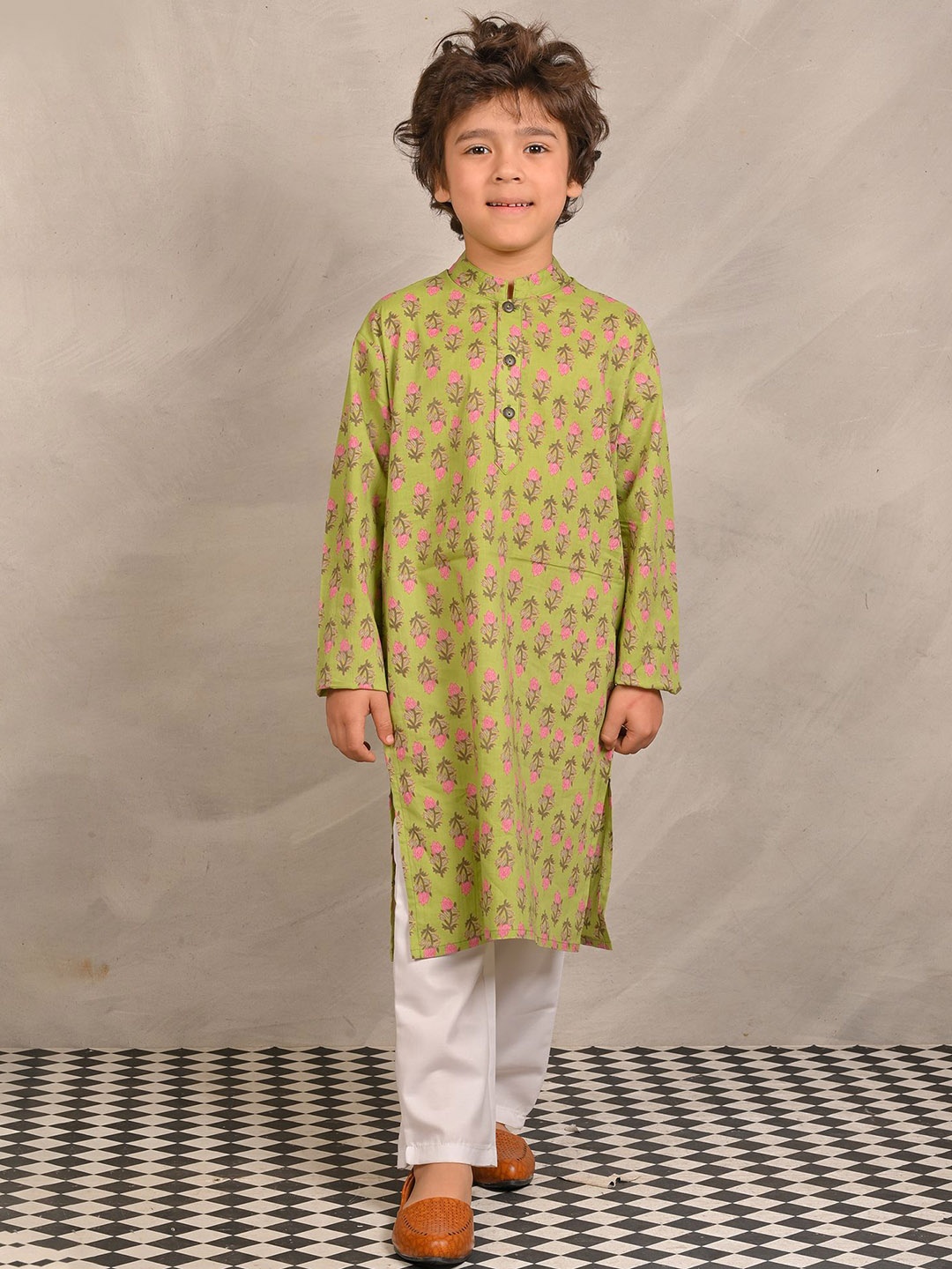 

Anthrilo Boys Floral Printed Regular Pure Cotton Kurta with Pyjamas, Green