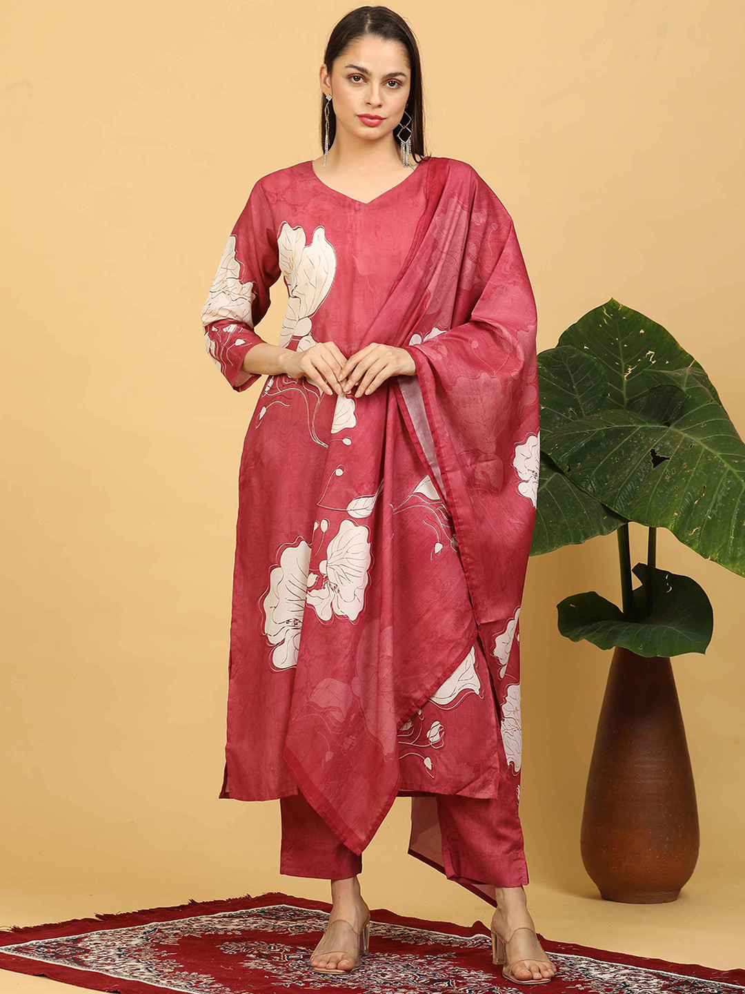 

GOLDSTROMS Women Floral Printed Regular Linen Kurta with Trousers & With Dupatta, Red