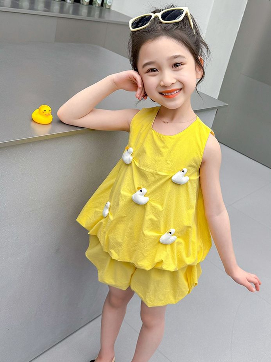 

LULU & SKY Girls Round Neck Applique Detail Top & Balloon Shorts, Yellow