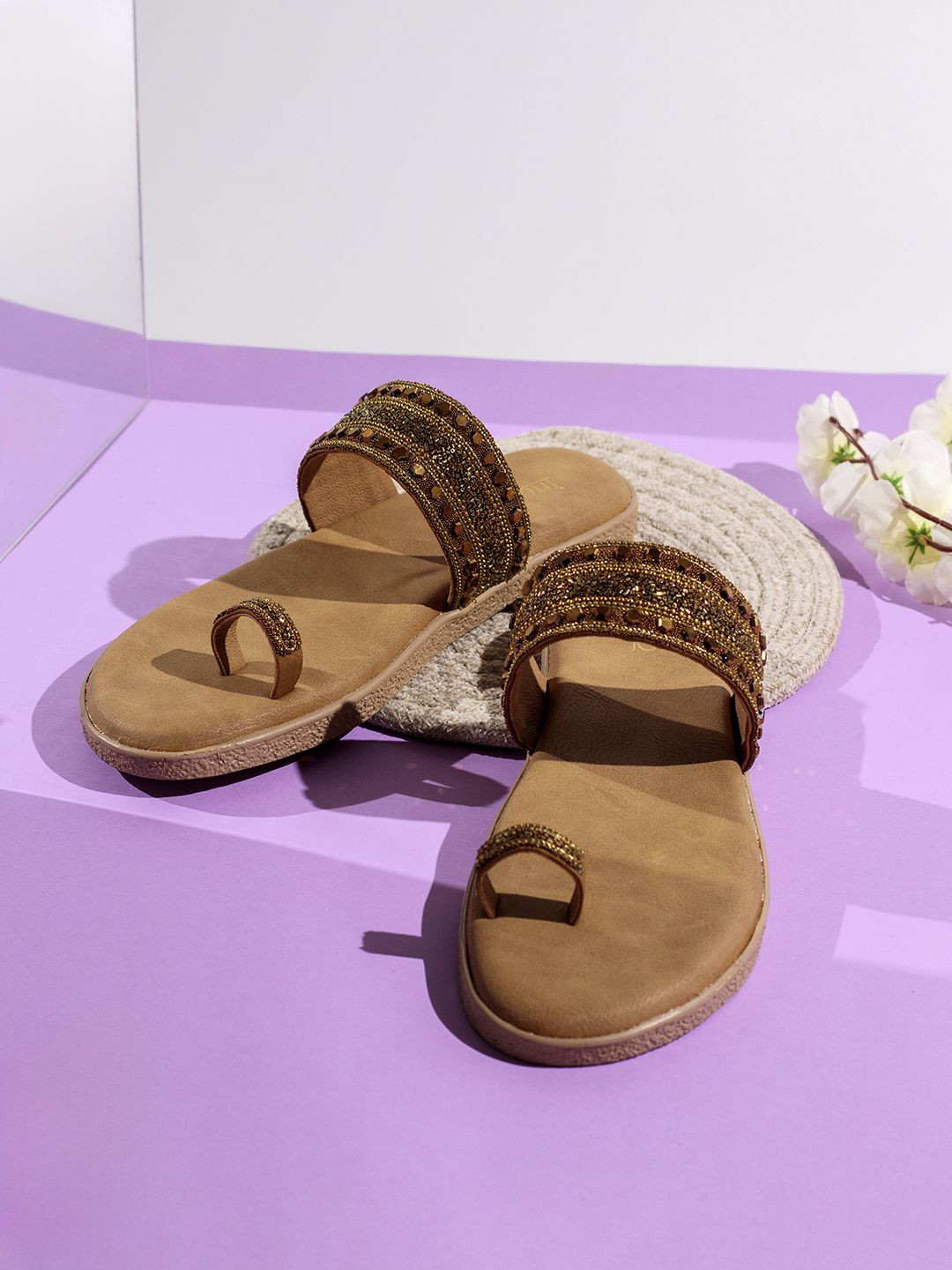 

Inc 5 Women Ethnic Embellished One Toe Flats, Gold