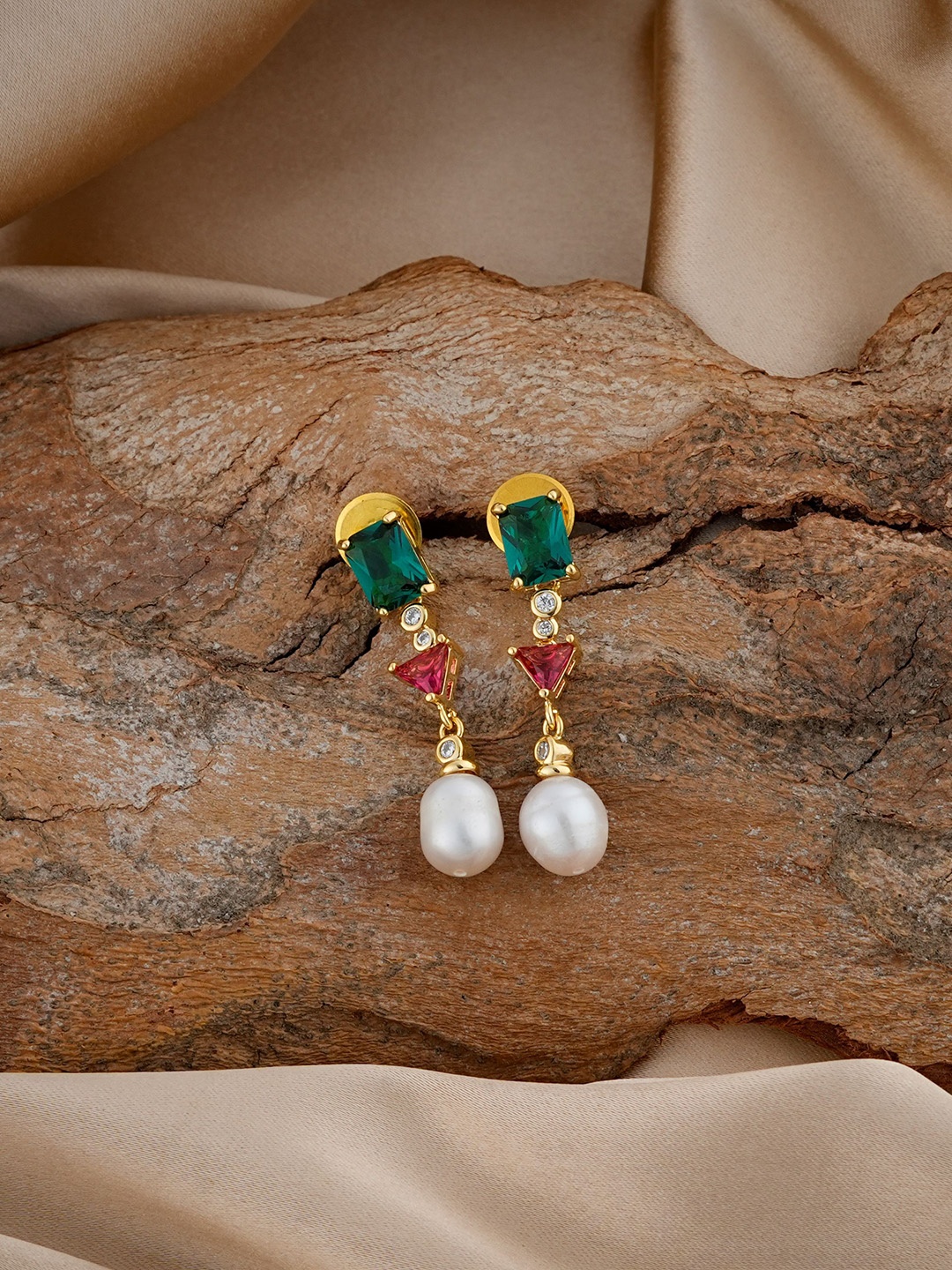 

TOTAPARI Gold-Plated Pearls Contemporary Drop Earrings