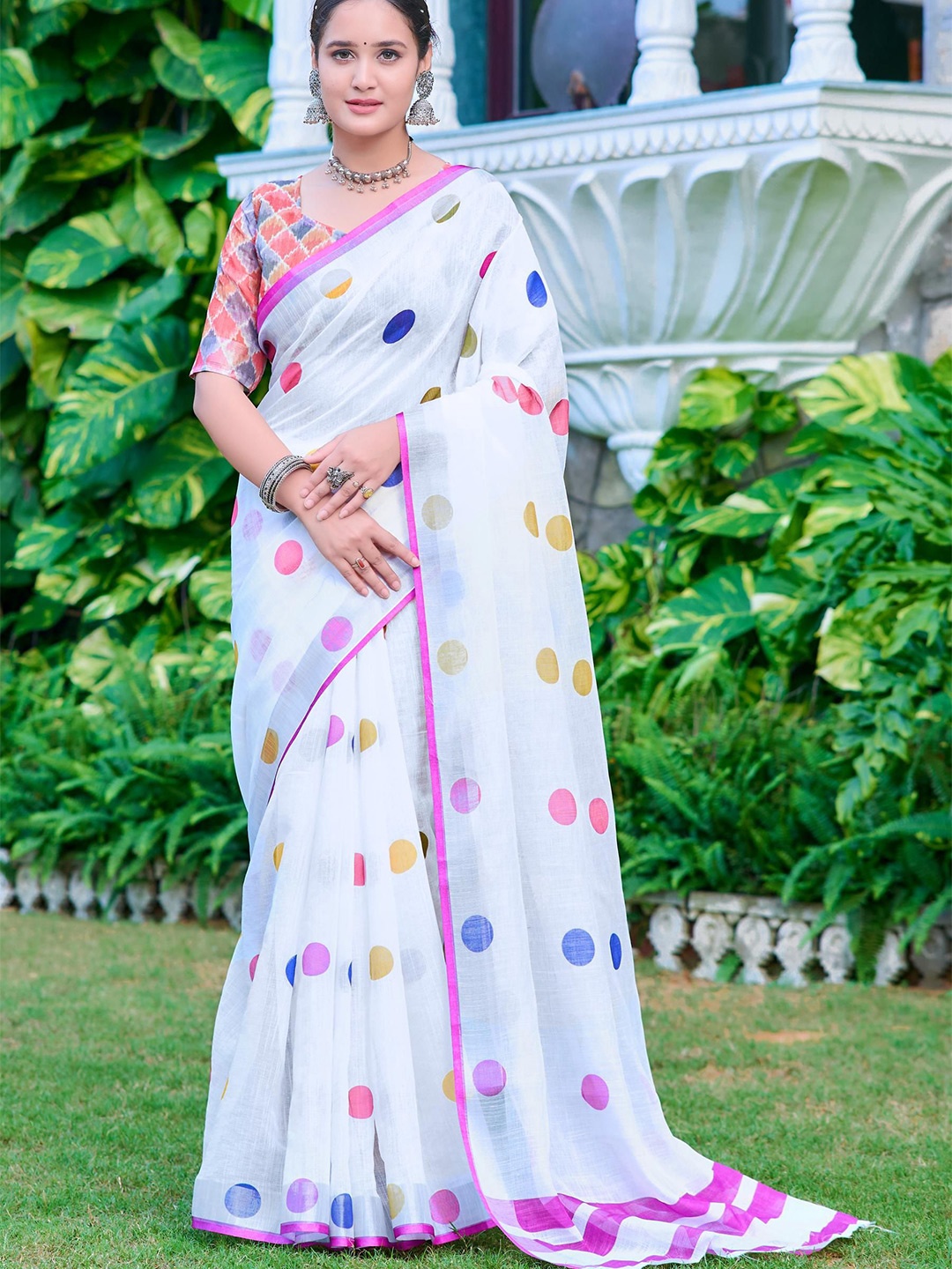 

Quelea Polka Dot Linen Blend Khadi Saree, White
