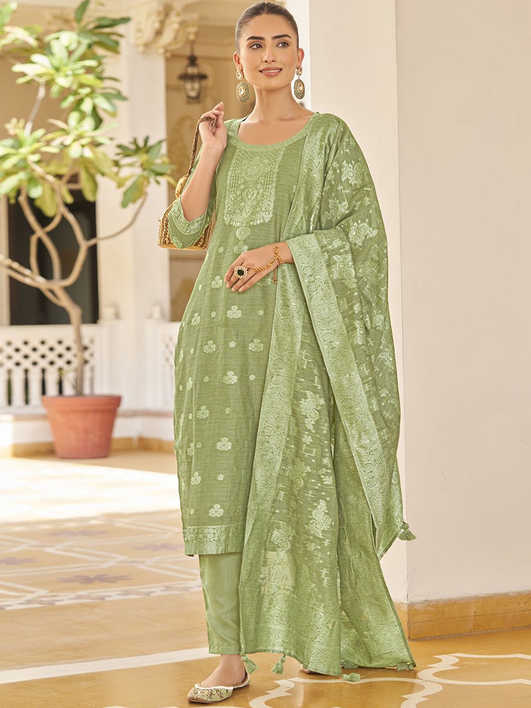 

HRITIKA Women Floral Regular Kurta with Trousers & With Dupatta, Green