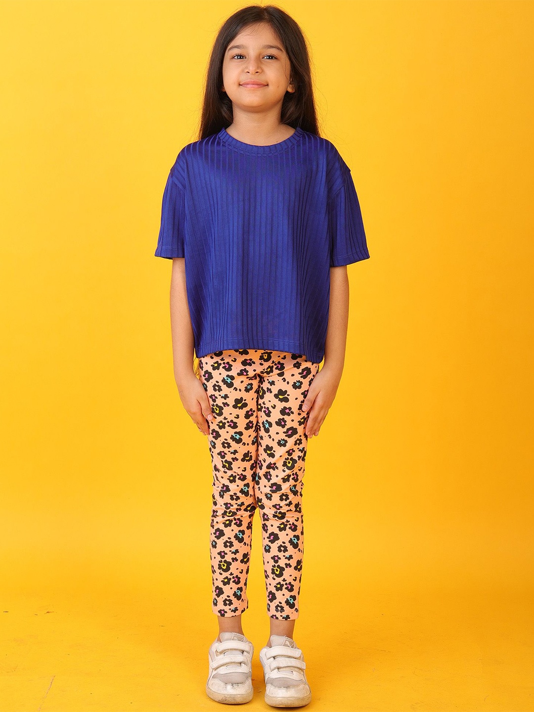 

Anthrilo Girls Round Neck T-shirt With Leggings, Blue