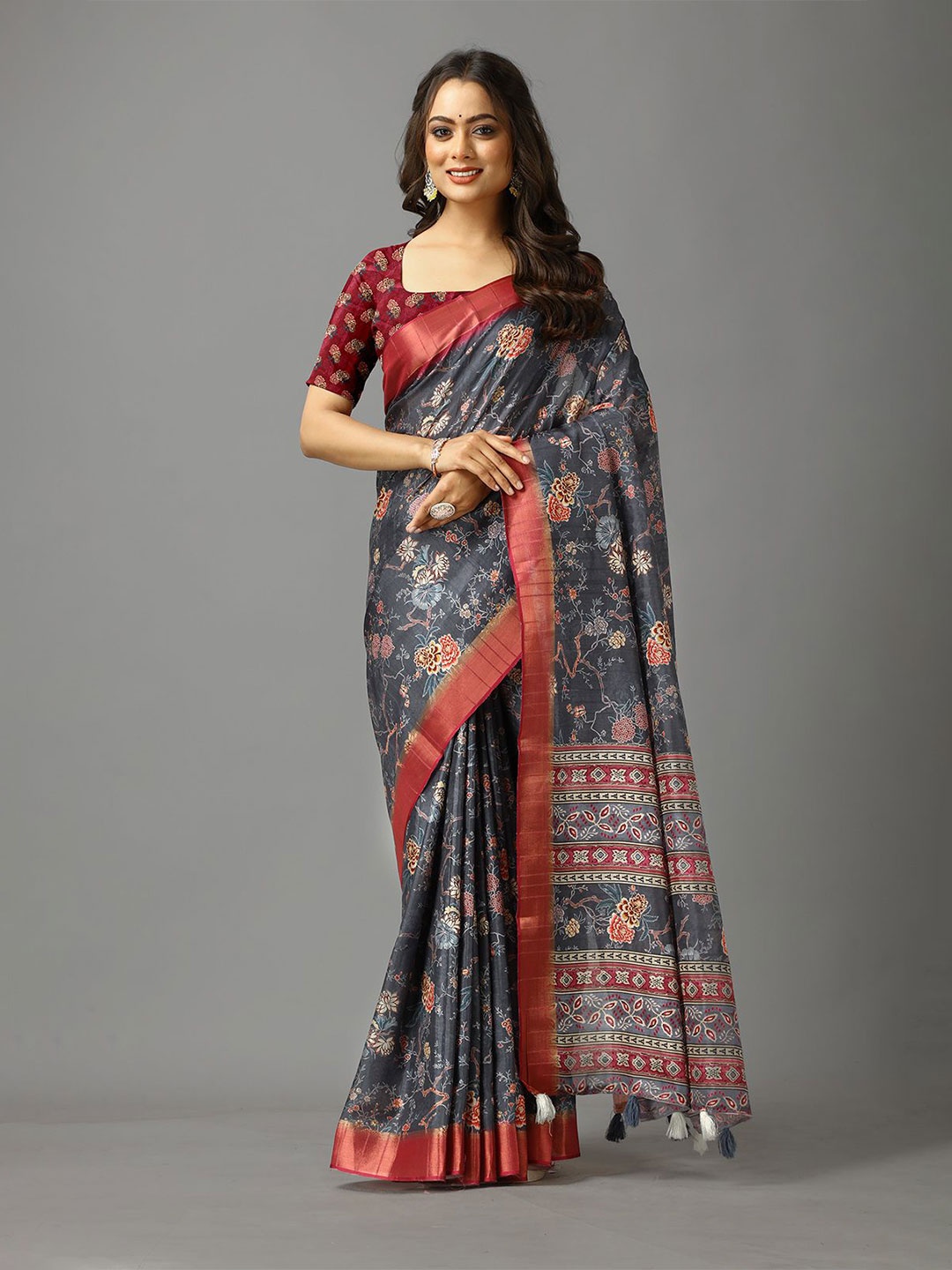 

VIRENDRA TEXTILES Floral Zari Saree, Grey