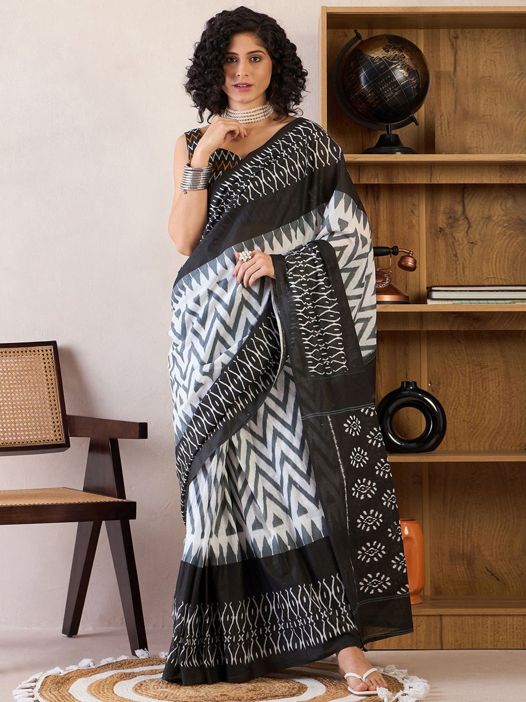 

Anouk Rustic Ready to Wear Bagru Saree, White