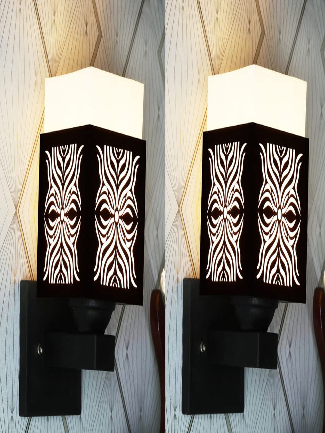

Gojeeva Black & White Textured Square Shaped Wooden Wall Lamp