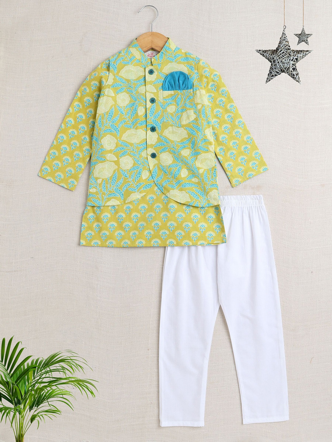 

The Magic Wand Boys Floral Printed Regular Pure Cotton Kurta with Pyjamas, Green
