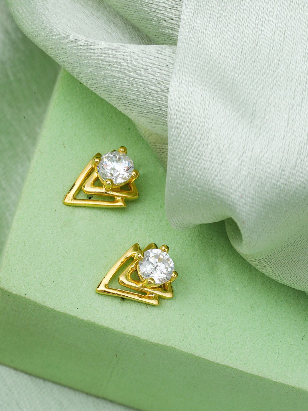 

MAIRA 925 Sterling Silver Rhodium-Plated Cubic Zirconia Diamond Shaped Studs