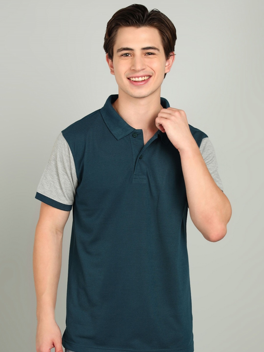 

XFOX Men Colourblocked Polo Collar T-shirt, Navy blue
