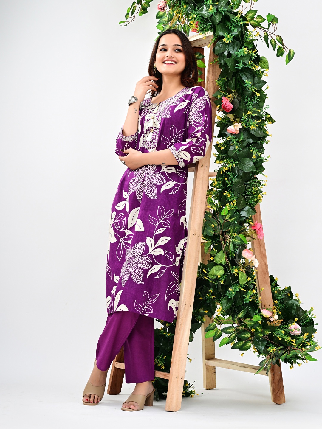 

VASUPRADA Women Floral Printed Regular Sequinned Pure Cotton Kurta with Trousers, Purple