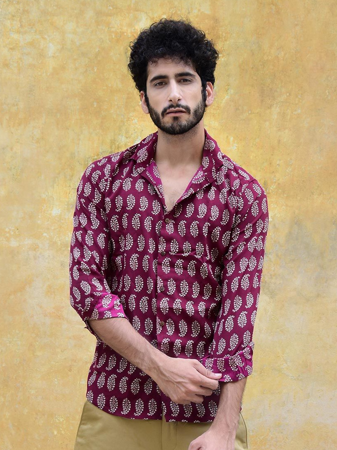

Tistabene Men Slim Fit Opaque Printed Casual Shirt, Burgundy