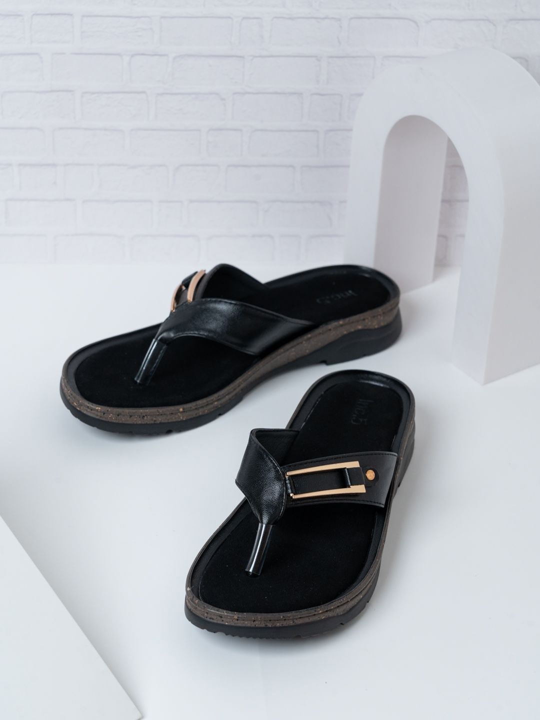 

Inc 5 Women Open Toe Flats with Bows, Black