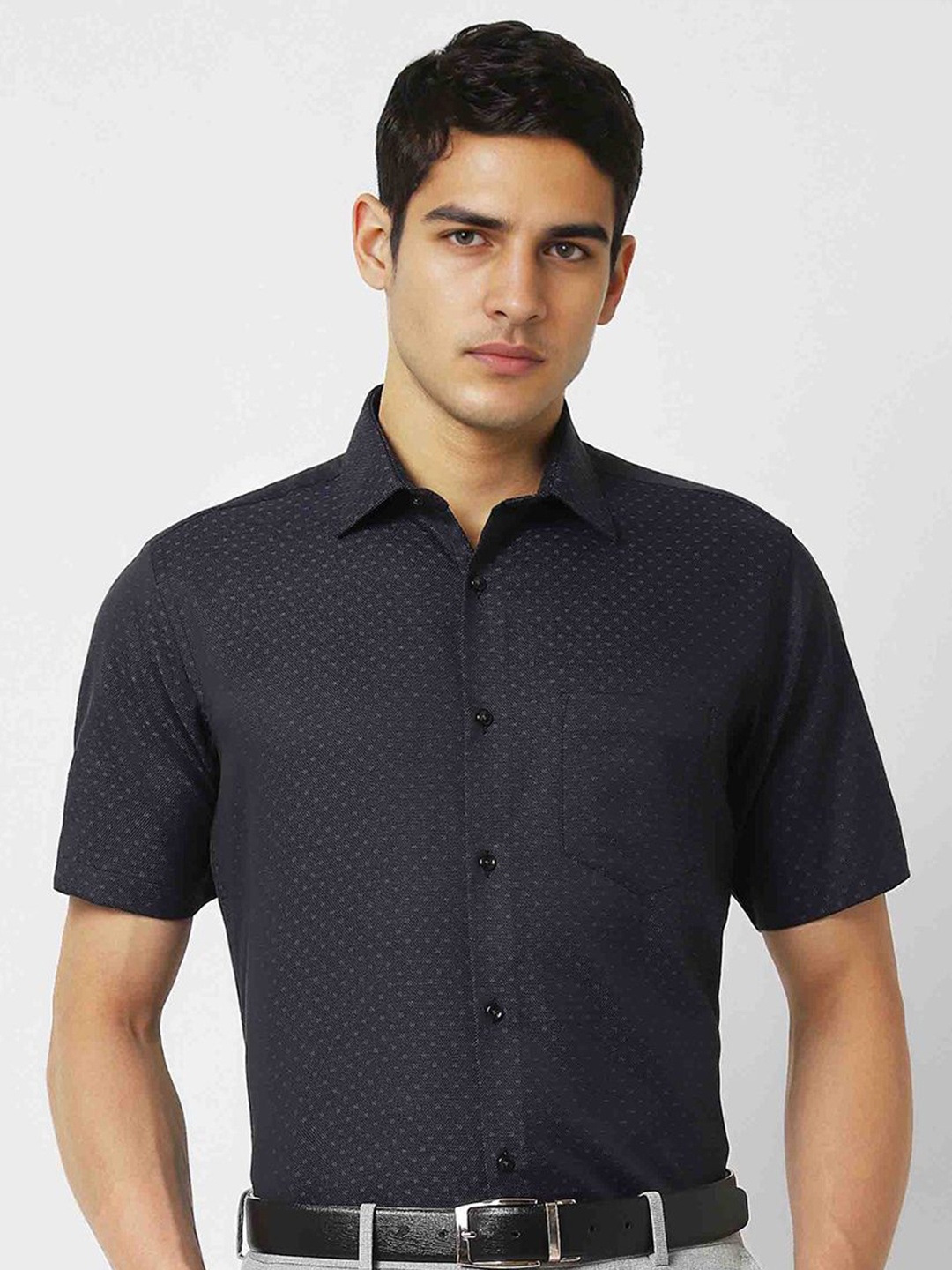 

Van Heusen Men Opaque Printed Formal Shirt, Black