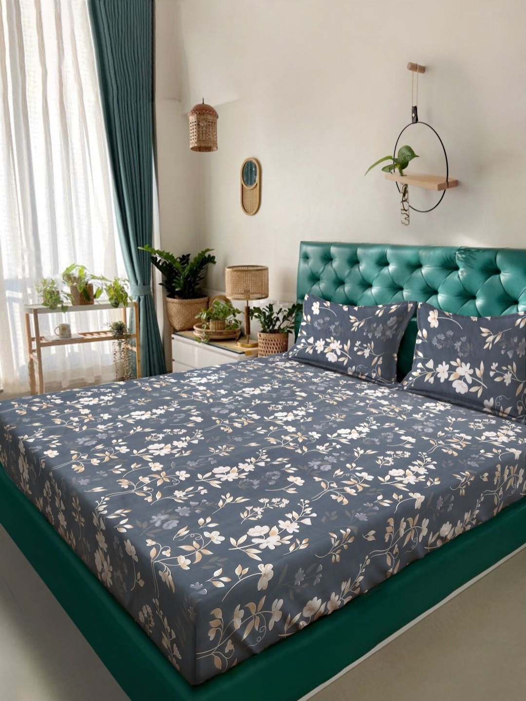 

Aura Grey & Pink Floral Printed 300 TC King Bedsheet Set 2.50 m X 2.25 m