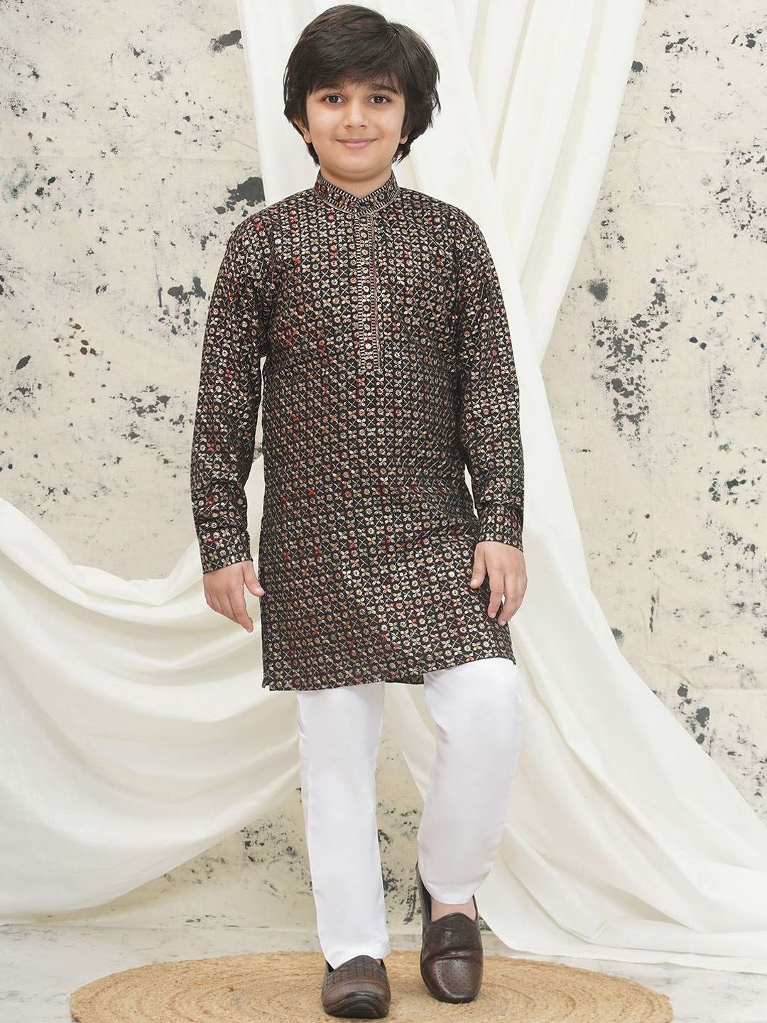 

Aj DEZInES Boys Floral Embroidered Regular Sequinned Kurta with Pyjamas, Gold