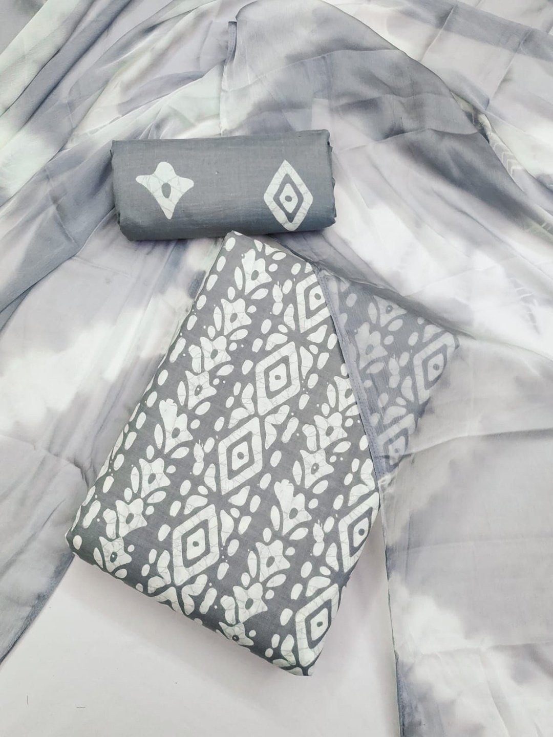 

Rangtulika Ethnics Geometric Printed Unstitched Dress Material, Grey