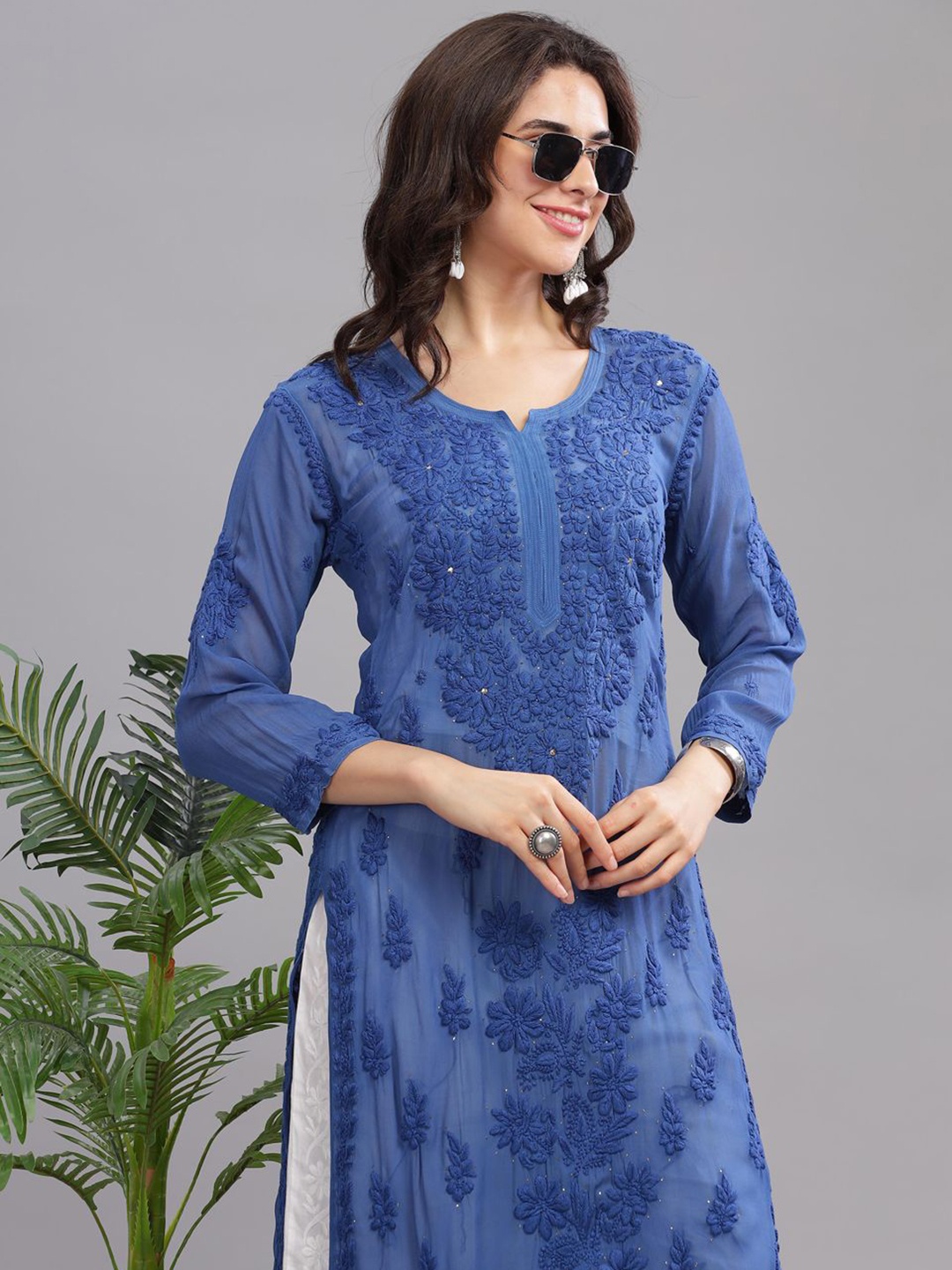

Club Loom Floral Embroidered Notch Neck Chikankari Pure Cotton Straight Kurta, Blue