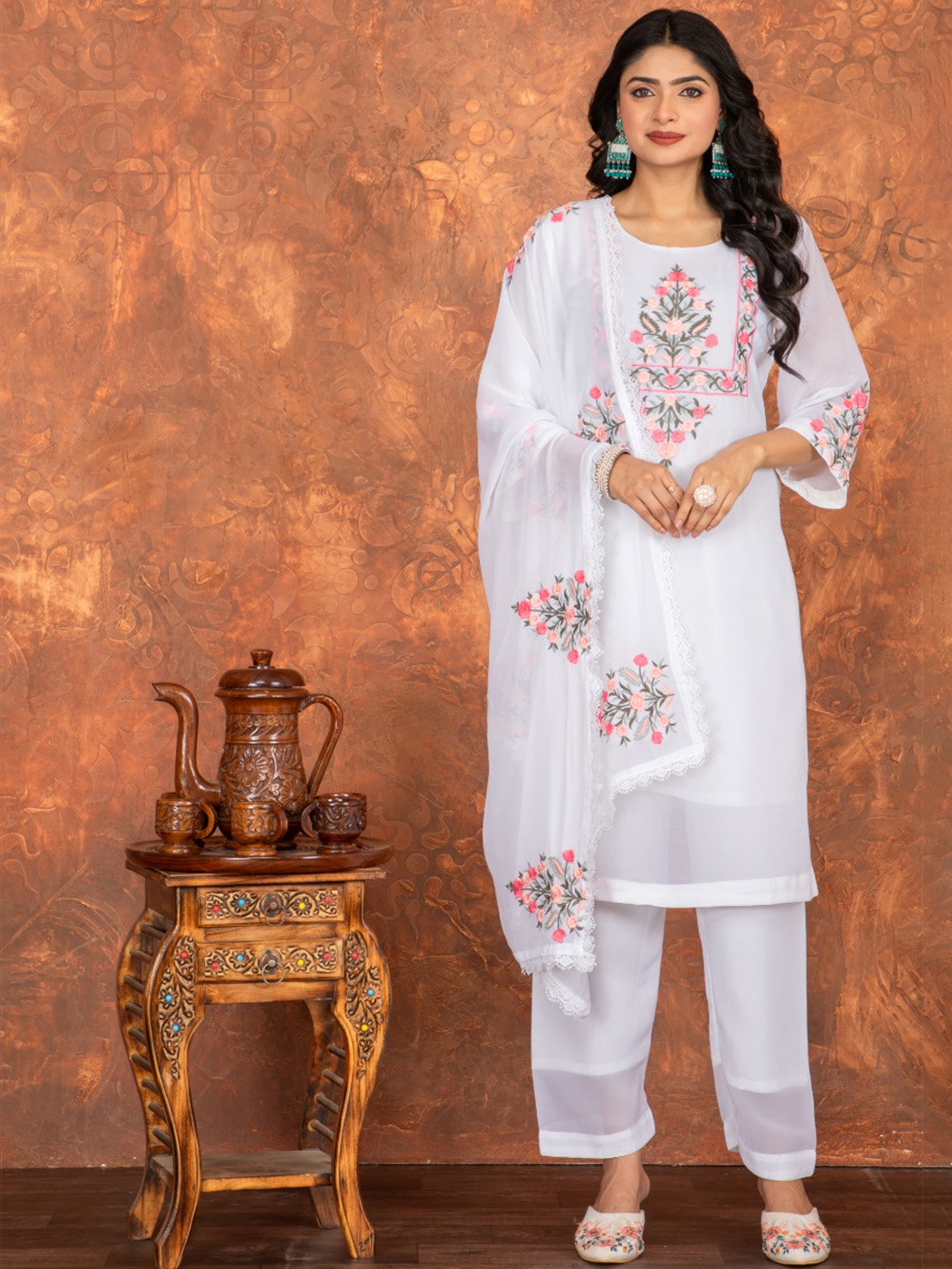 

DIVASTRI Floral Embroidered Thread Work Round Neck Georgette Kurta With Trousers & Dupatta, White