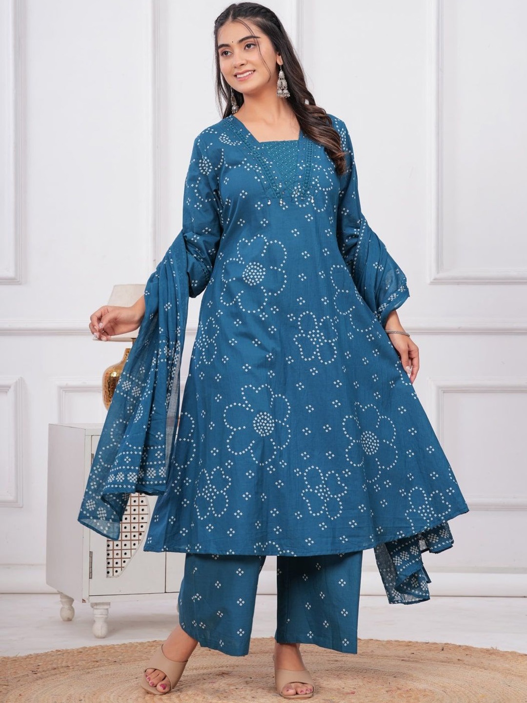 

Sindh Fashion Women Floral Printed Regular Kurta with Palazzos & With Dupatta, Blue
