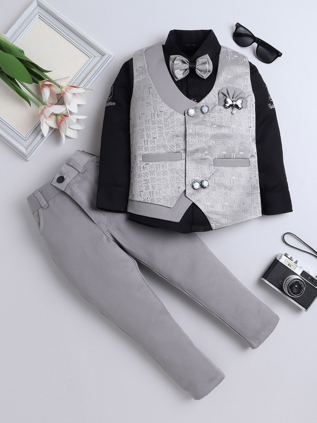 

FOURFOLDS Boys Self Design Boys Single Breasted Three-Piece Suits, Grey