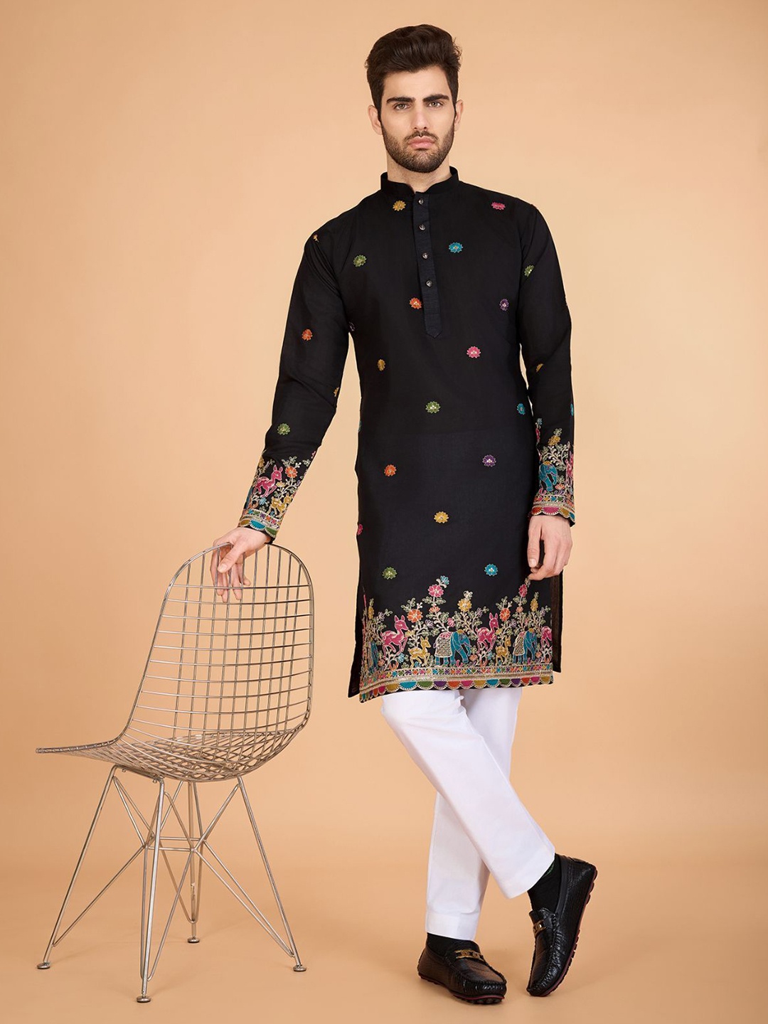 

ODETTE Ethnic Motifs Embroidered Straight Kurta, Black