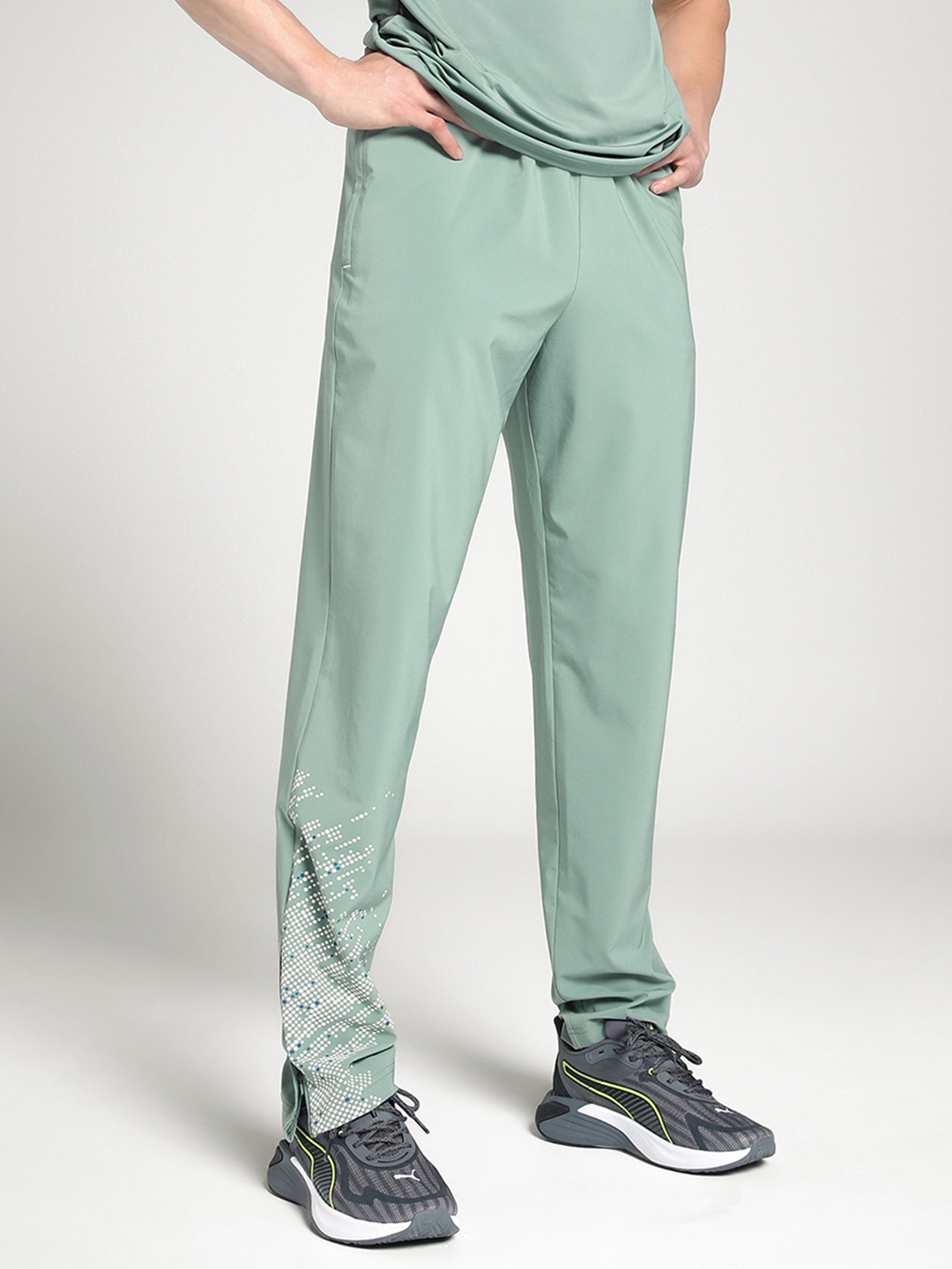 

Puma Men TRAIN Woven Track Pants, Green