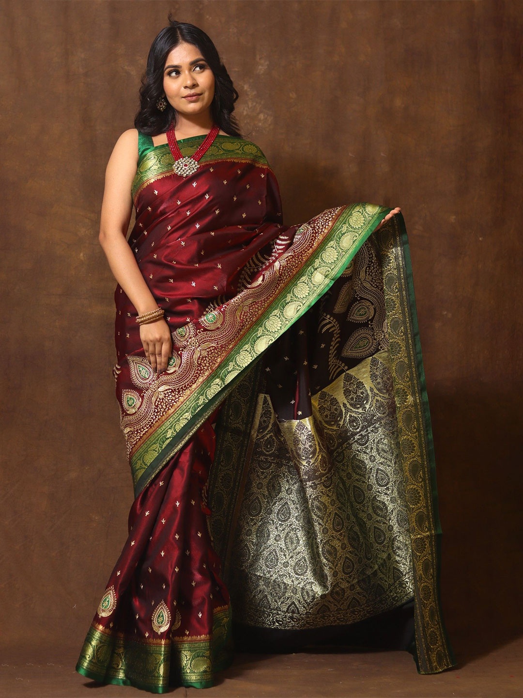 

GS CREATION Woven Design Zari Satin Banarasi Saree, Maroon