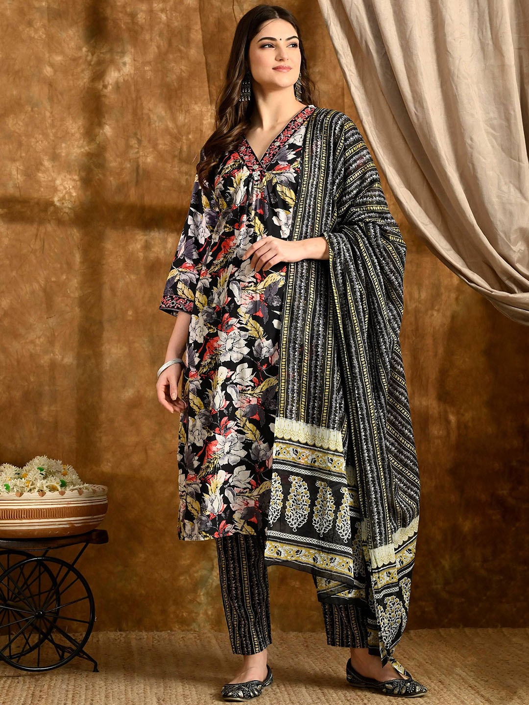

Anouk Women Floral Printed Regular Pure Cotton Kurta with Trousers & With Dupatta, Black