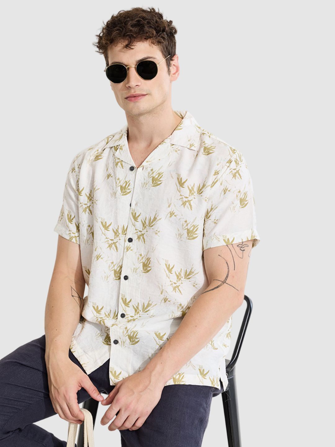 

Snitch Men Relaxed Boxy Floral Opaque Printed Casual Shirt, Cream