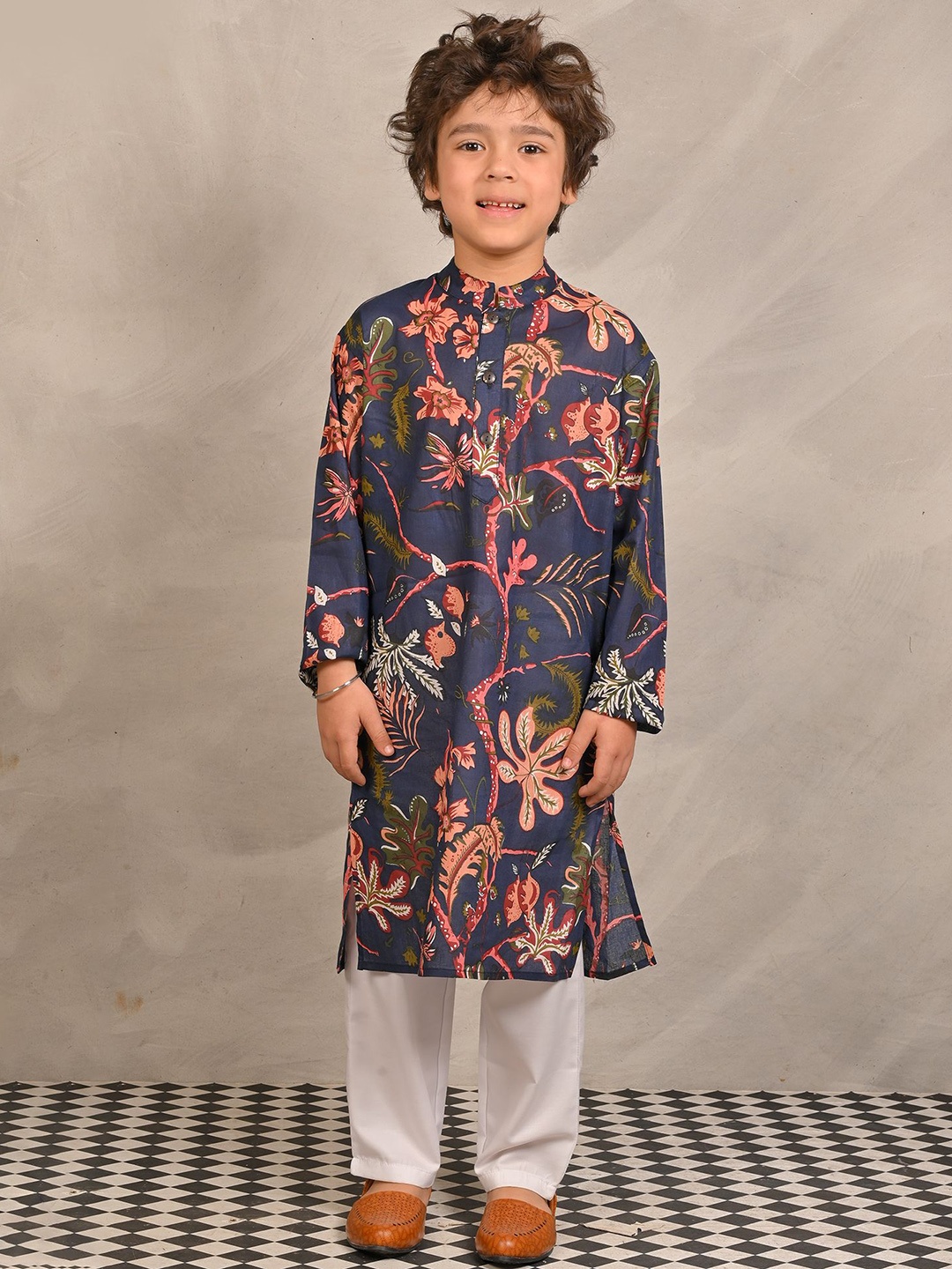 

Anthrilo Boys Floral Printed Regular Pure Cotton Kurta with Pyjamas, Navy blue