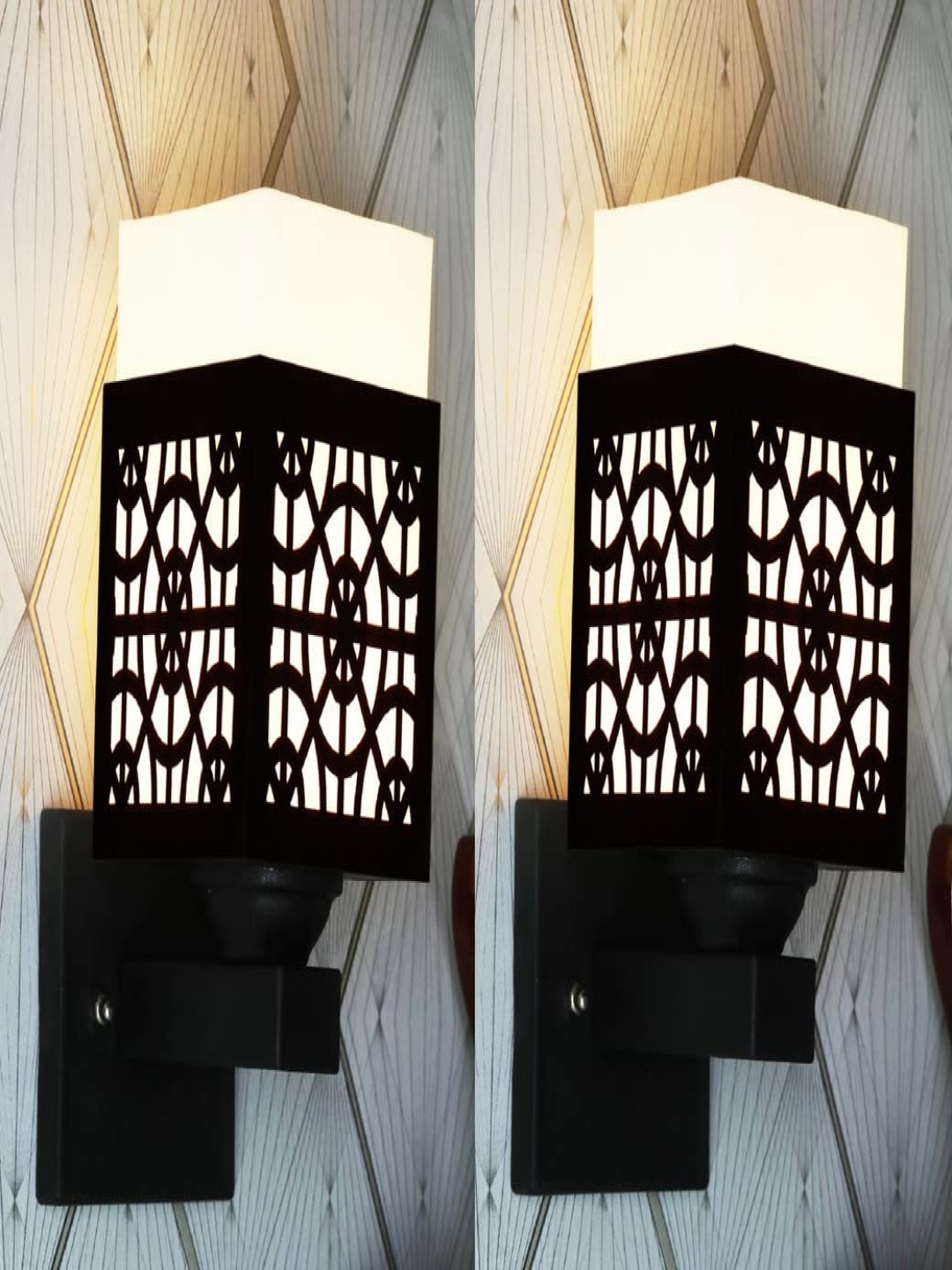 

Gojeeva Black & White Textured Wooden Rectangle Shaped Wall Lamp