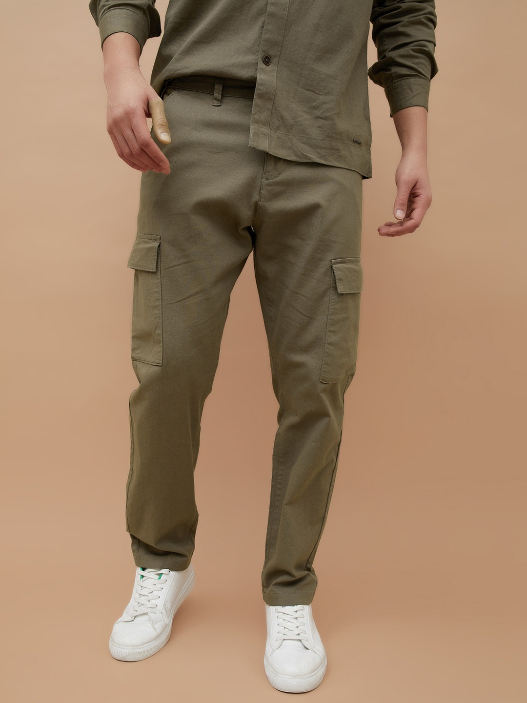 

CODE by Lifestyle Men Straight Fit Cargos Trousers, Olive