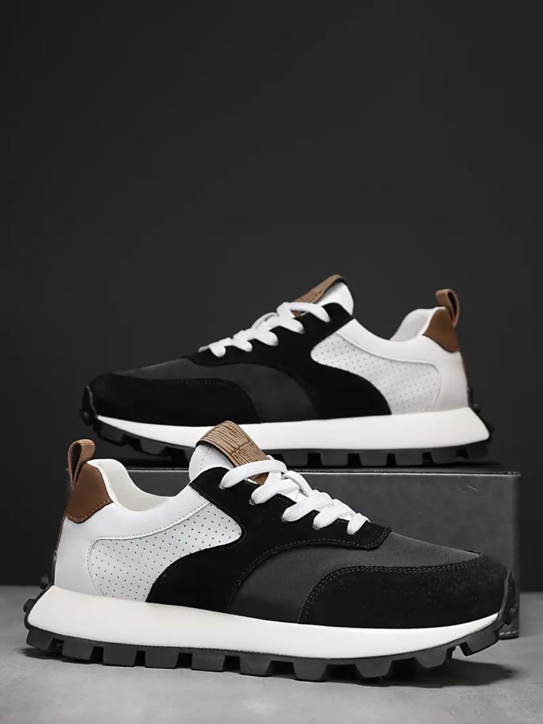 

Robbie Jones Men Colourblocked PU Sneakers, Black
