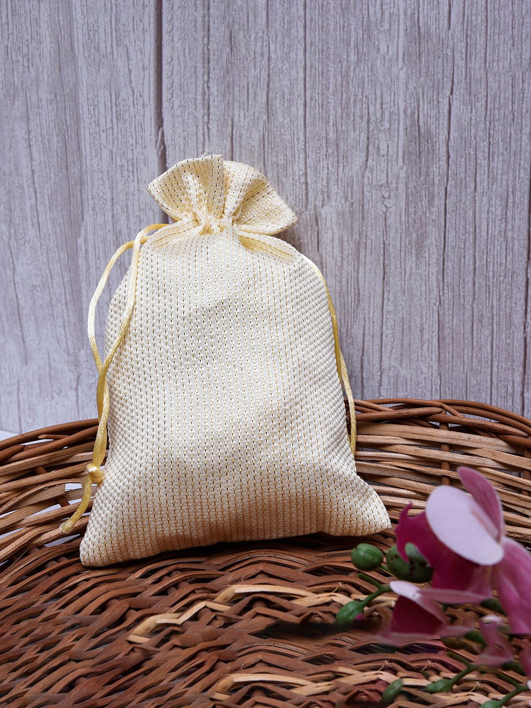 

Kuber Industries Pack of 4 Textured Potli Clutch, Cream